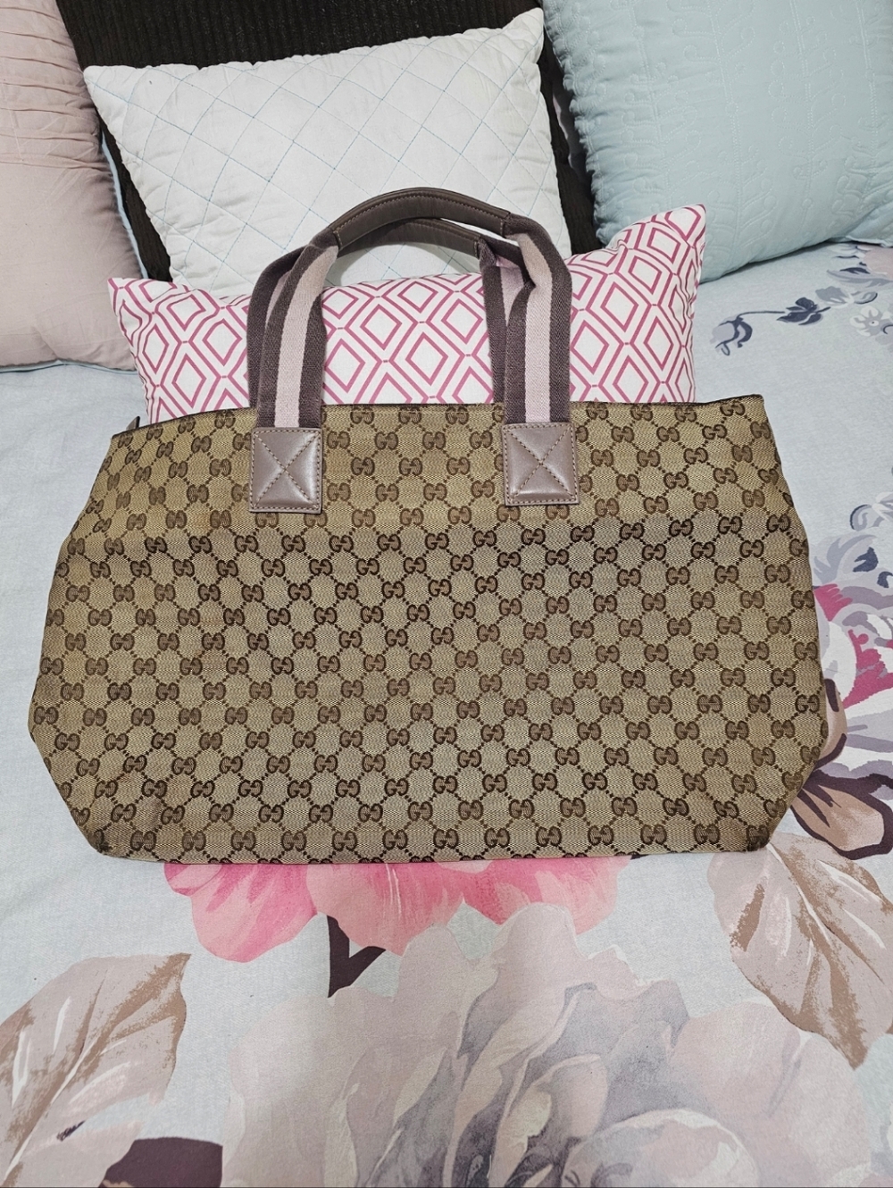 Large Gucci Tote - Picture 2 of 5